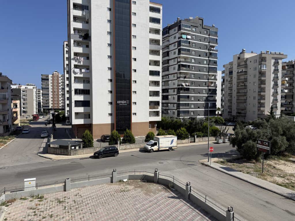2+1-Zimmer-Wohnung in der Nähe des Zentralkrankenhauses Erdemli in Mersin zu verkaufen