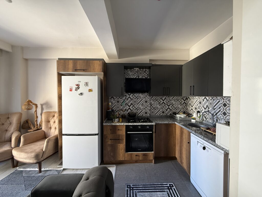 2+1 Apartment for Sale Near Erdemli Central Hospital in Mersin