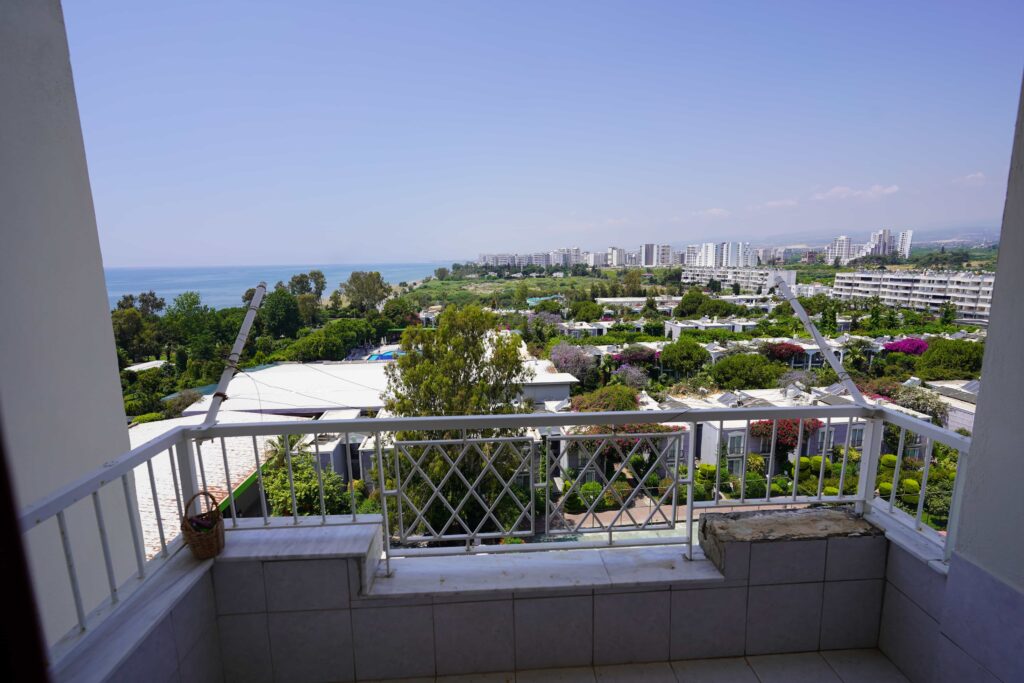 Продается 2+1 квартира в жилом комплексе Liparis Sunlife в районе Каргипинари, Мерсин, блок Front Block.