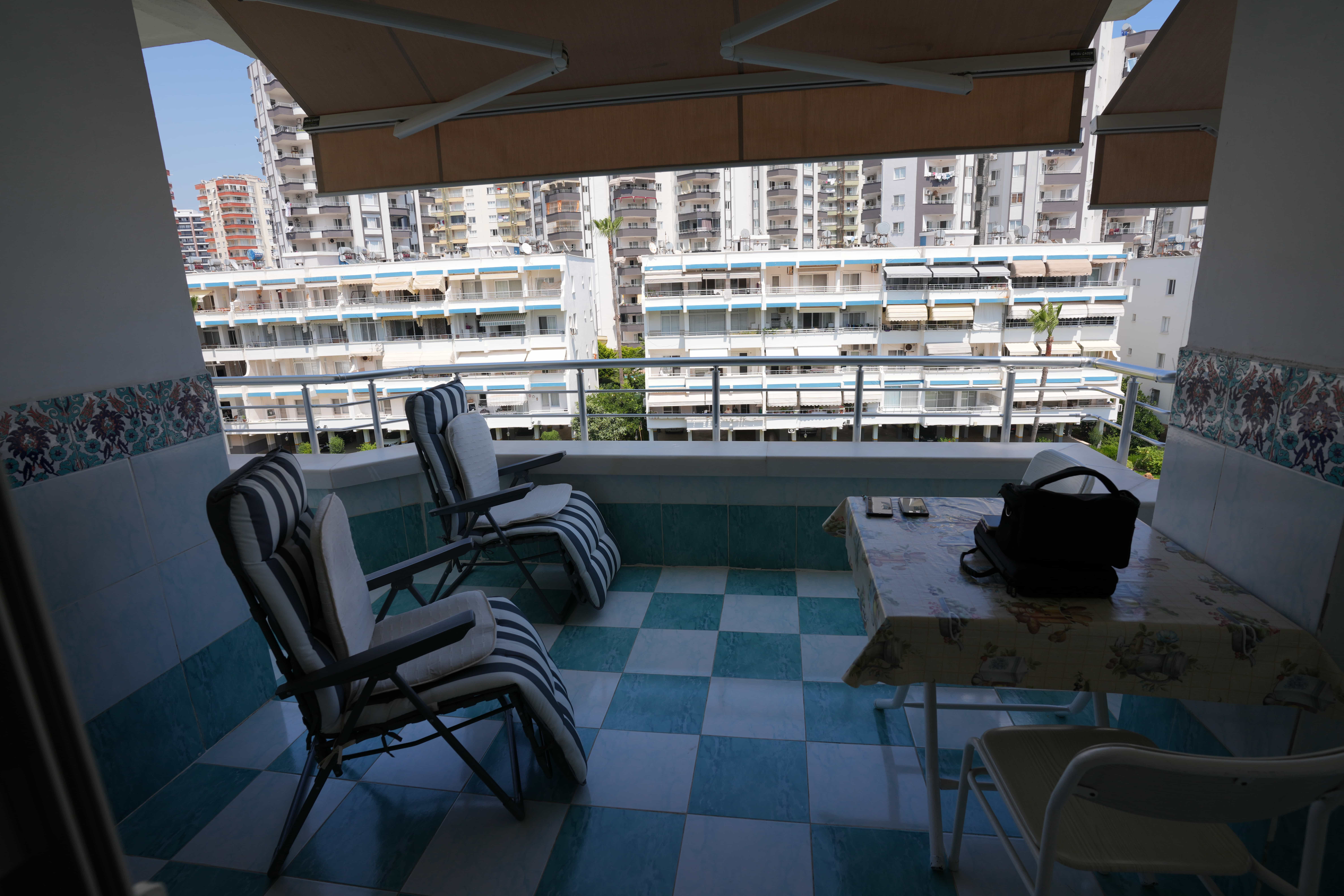 Gepflegte 3+1-Zimmer-Wohnung in der Ferienanlage Kuğu in Mersin Erdemli Tömük zu verkaufen