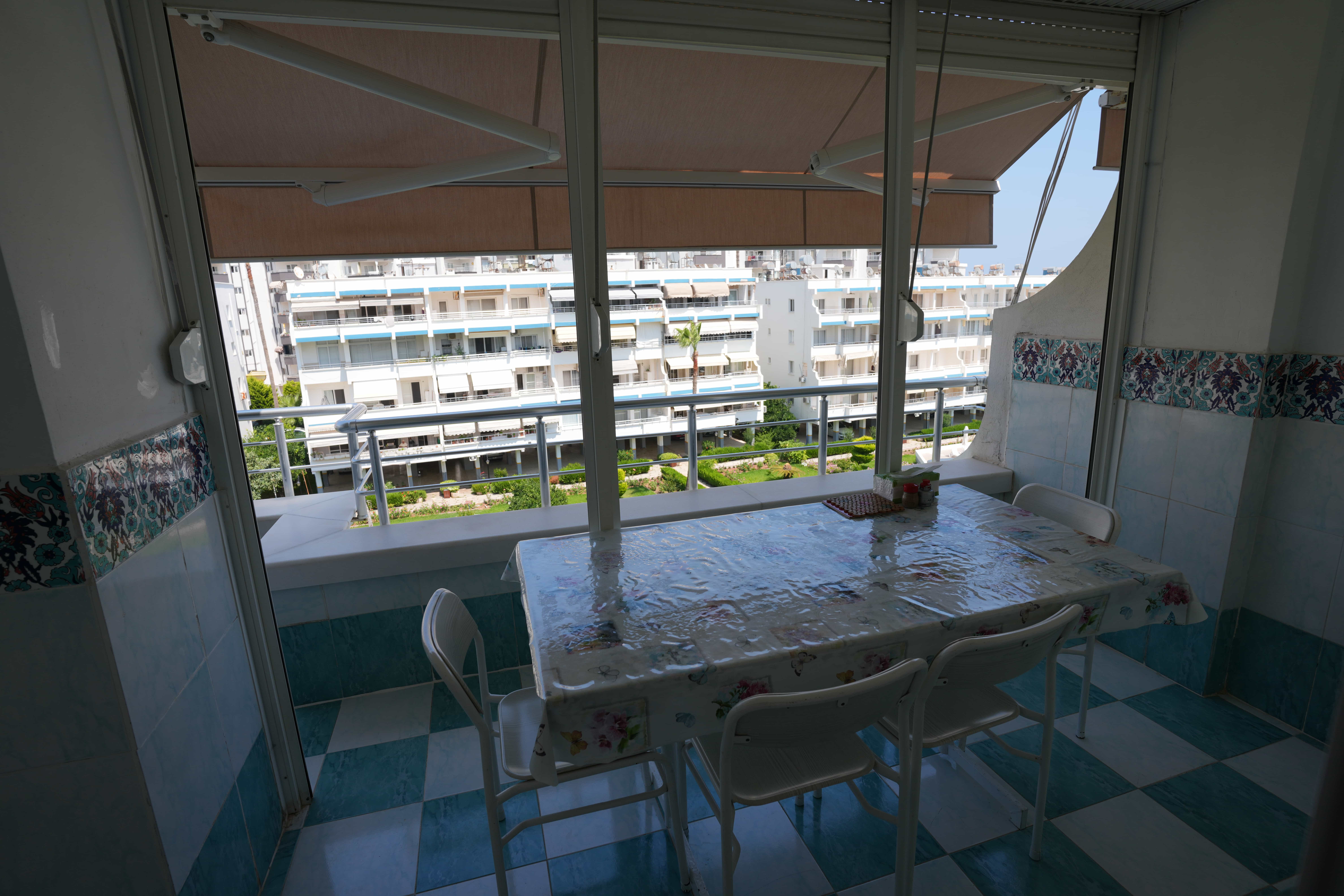Gepflegte 3+1-Zimmer-Wohnung in der Ferienanlage Kuğu in Mersin Erdemli Tömük zu verkaufen