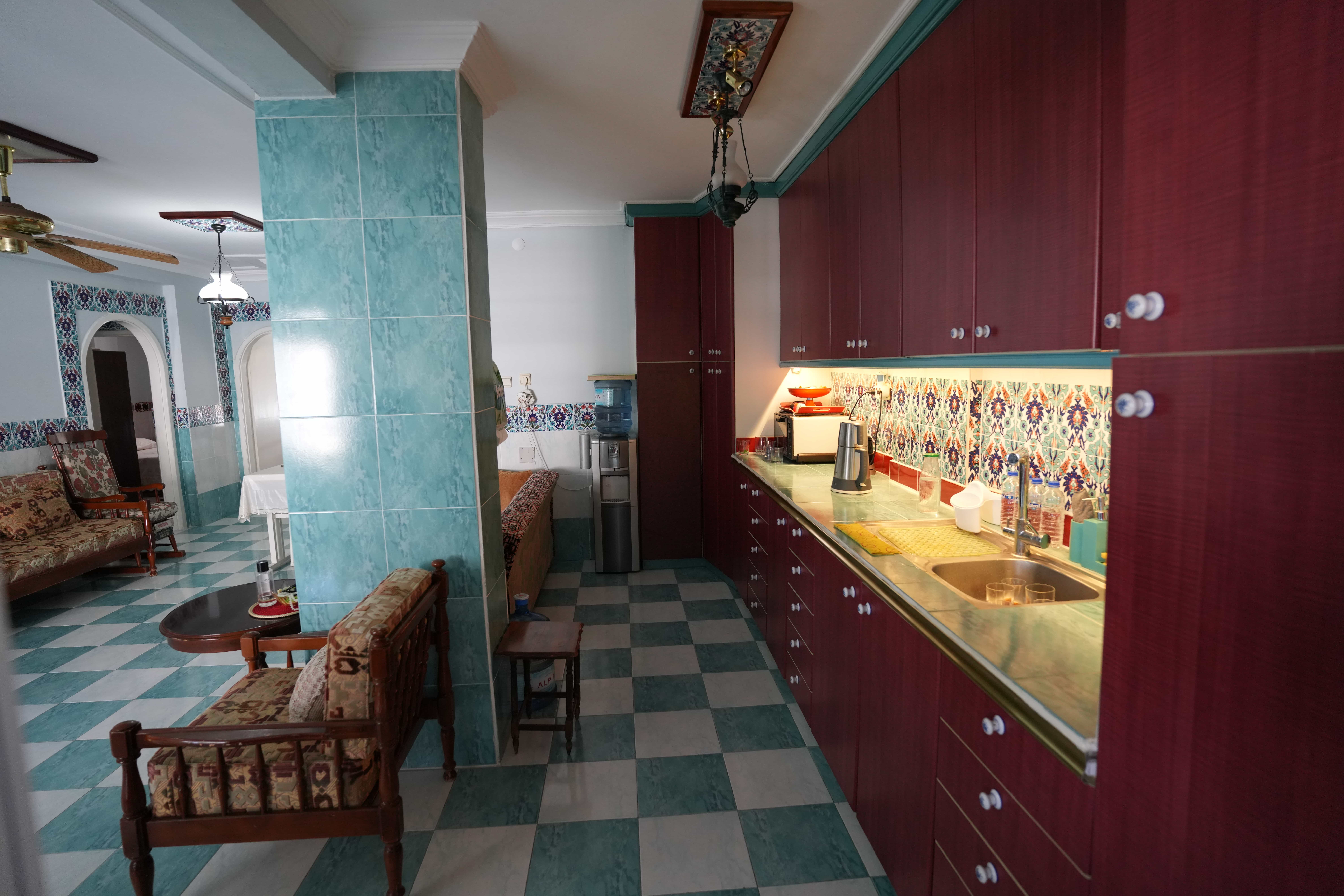 Gepflegte 3+1-Zimmer-Wohnung in der Ferienanlage Kuğu in Mersin Erdemli Tömük zu verkaufen