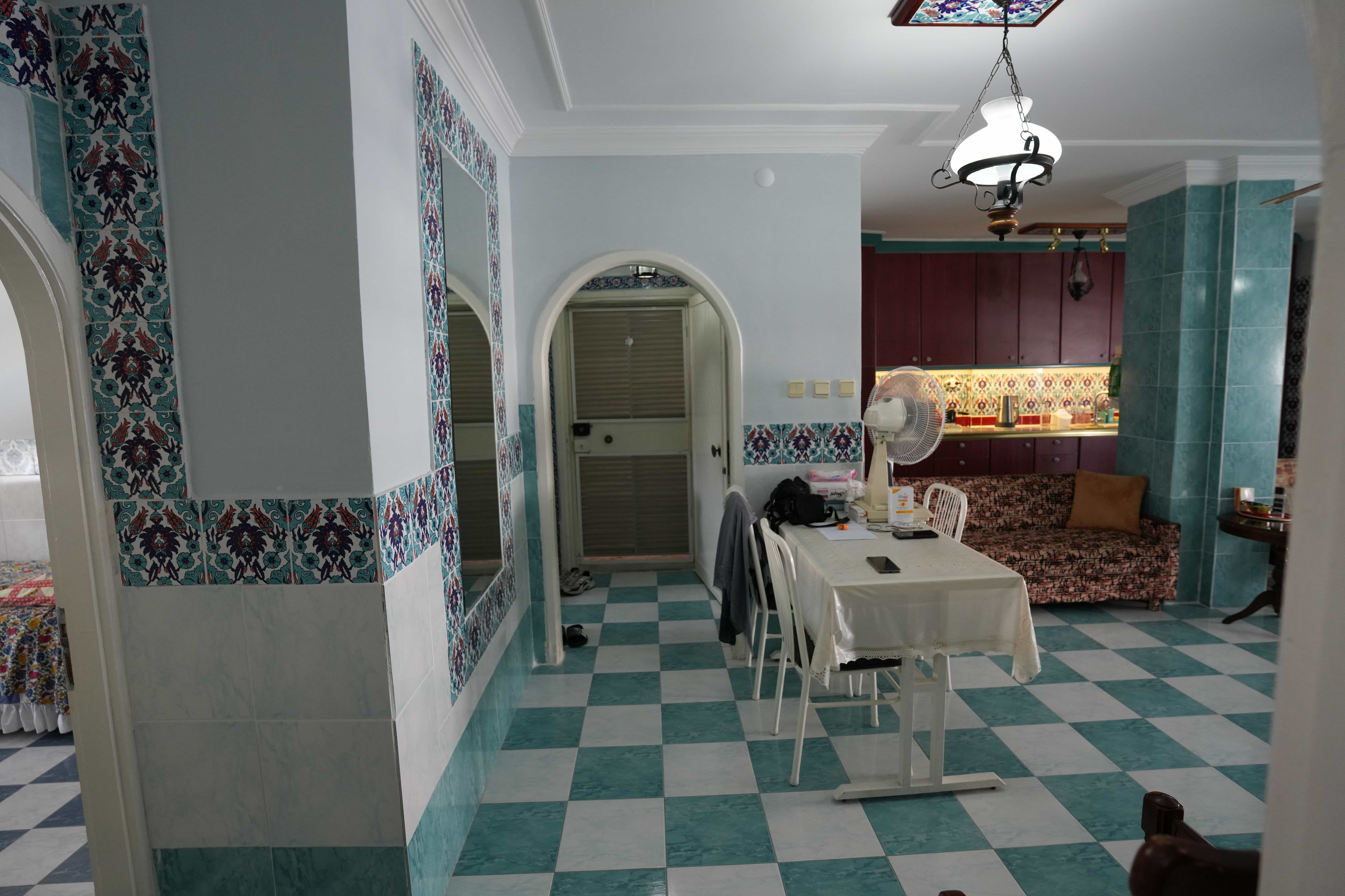 Gepflegte 3+1-Zimmer-Wohnung in der Ferienanlage Kuğu in Mersin Erdemli Tömük zu verkaufen