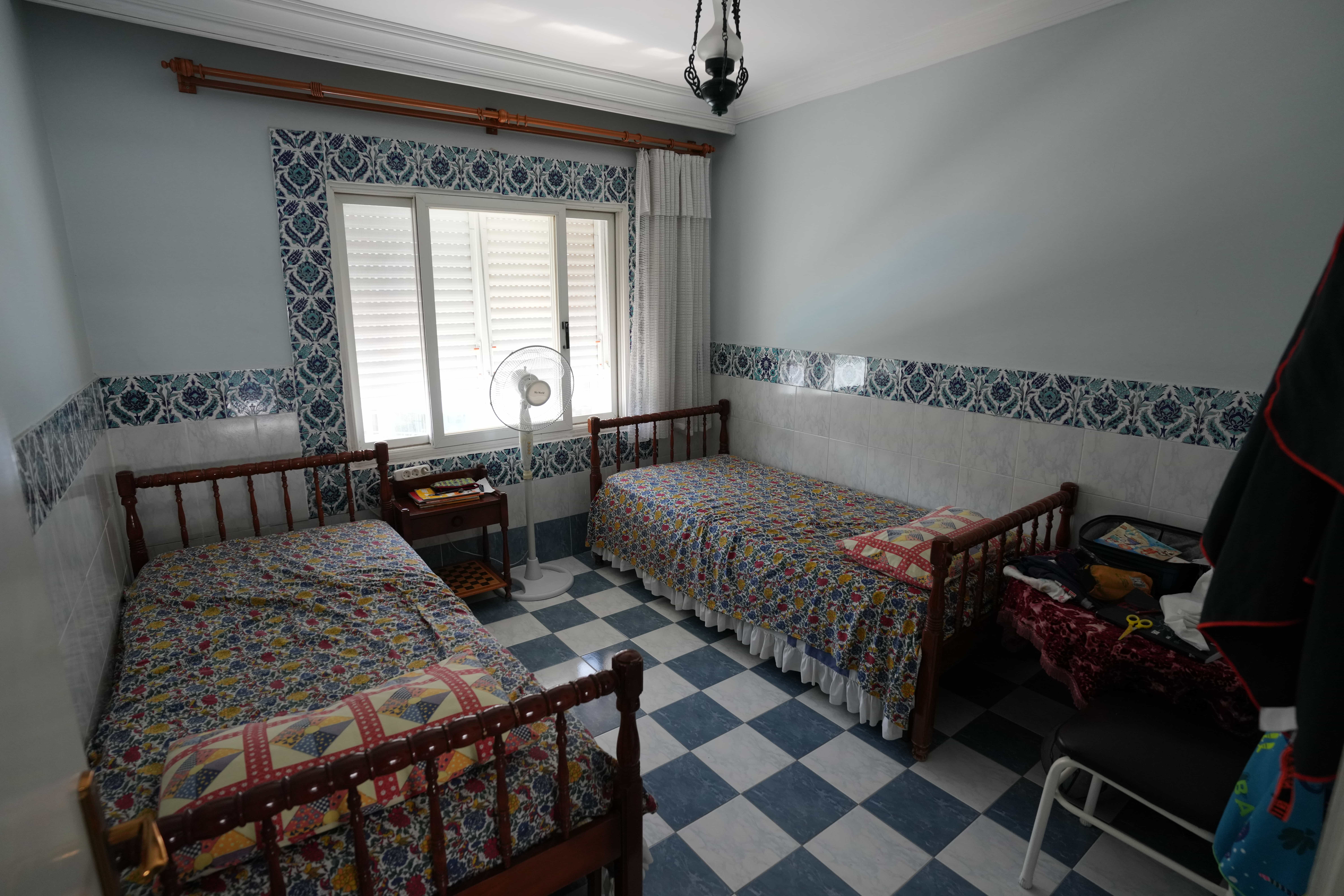 Gepflegte 3+1-Zimmer-Wohnung in der Ferienanlage Kuğu in Mersin Erdemli Tömük zu verkaufen