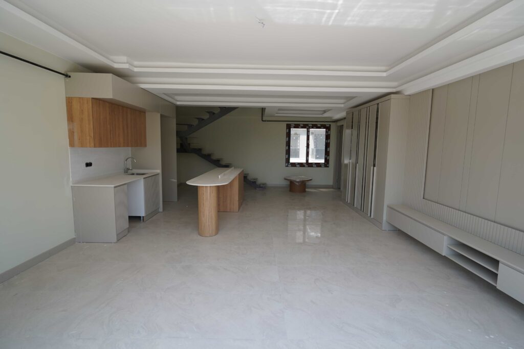 Erdemli Çeşmeli Site İçerisinde 2+1 Teraslı Dubleks
