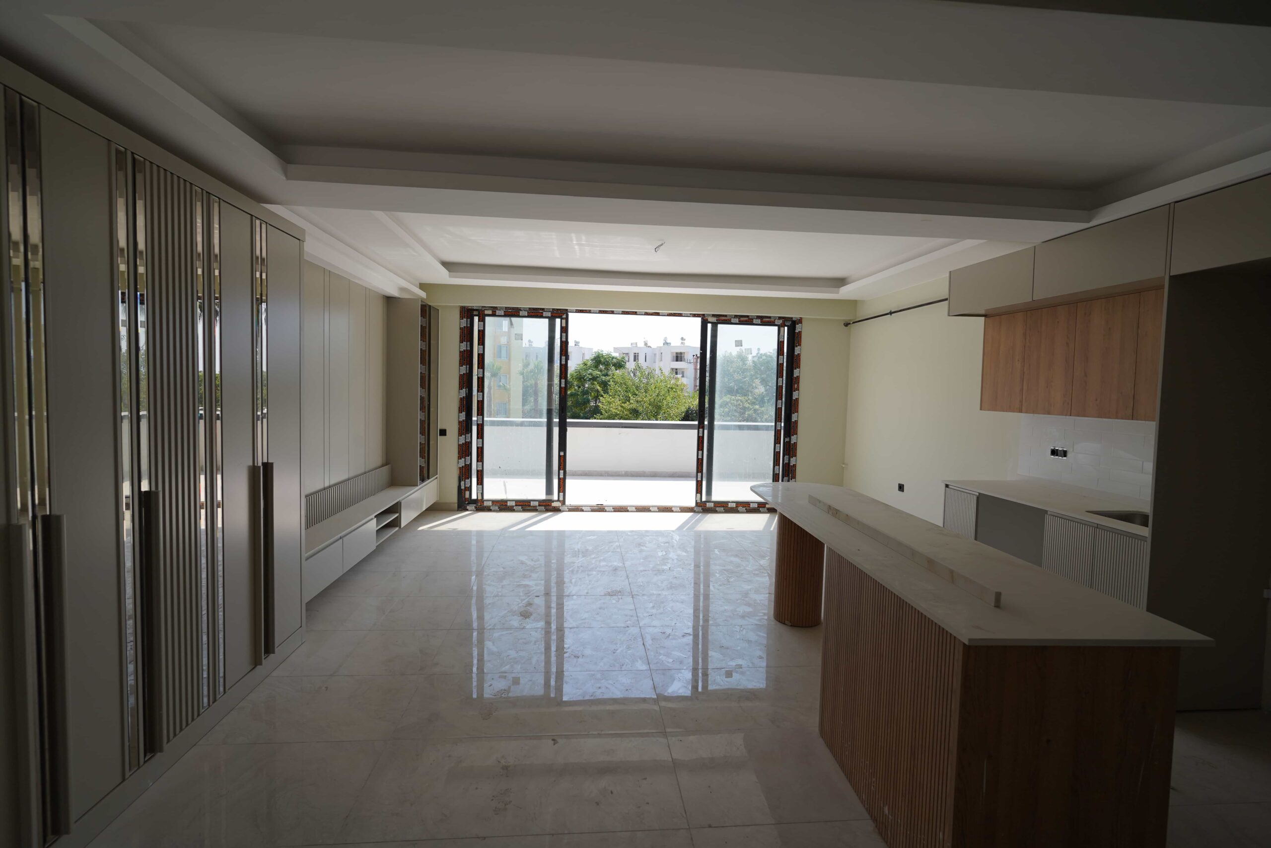 Erdemli Çeşmeli 2+1 Duplex Appartement met Terras in een Wooncomplex