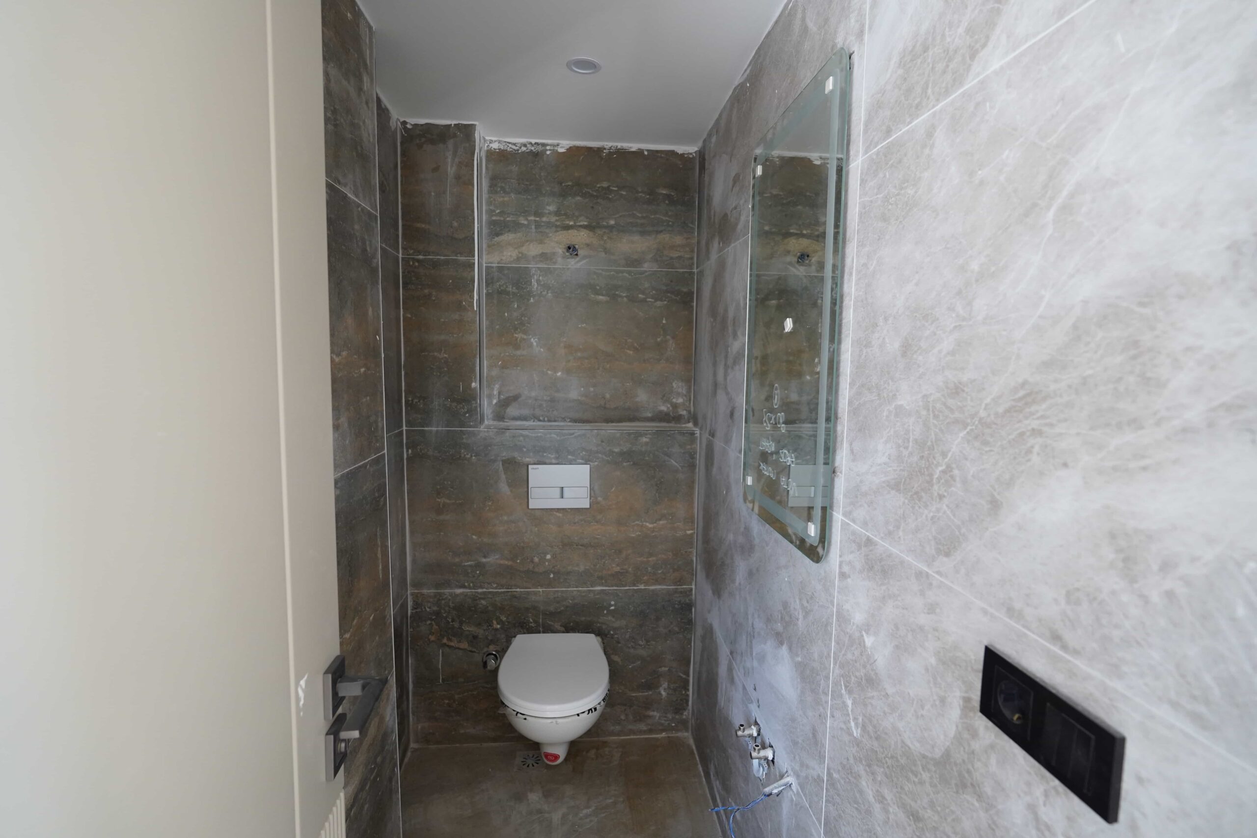 Erdemli Çeşmeli 2+1 Duplex Appartement met Terras in een Wooncomplex