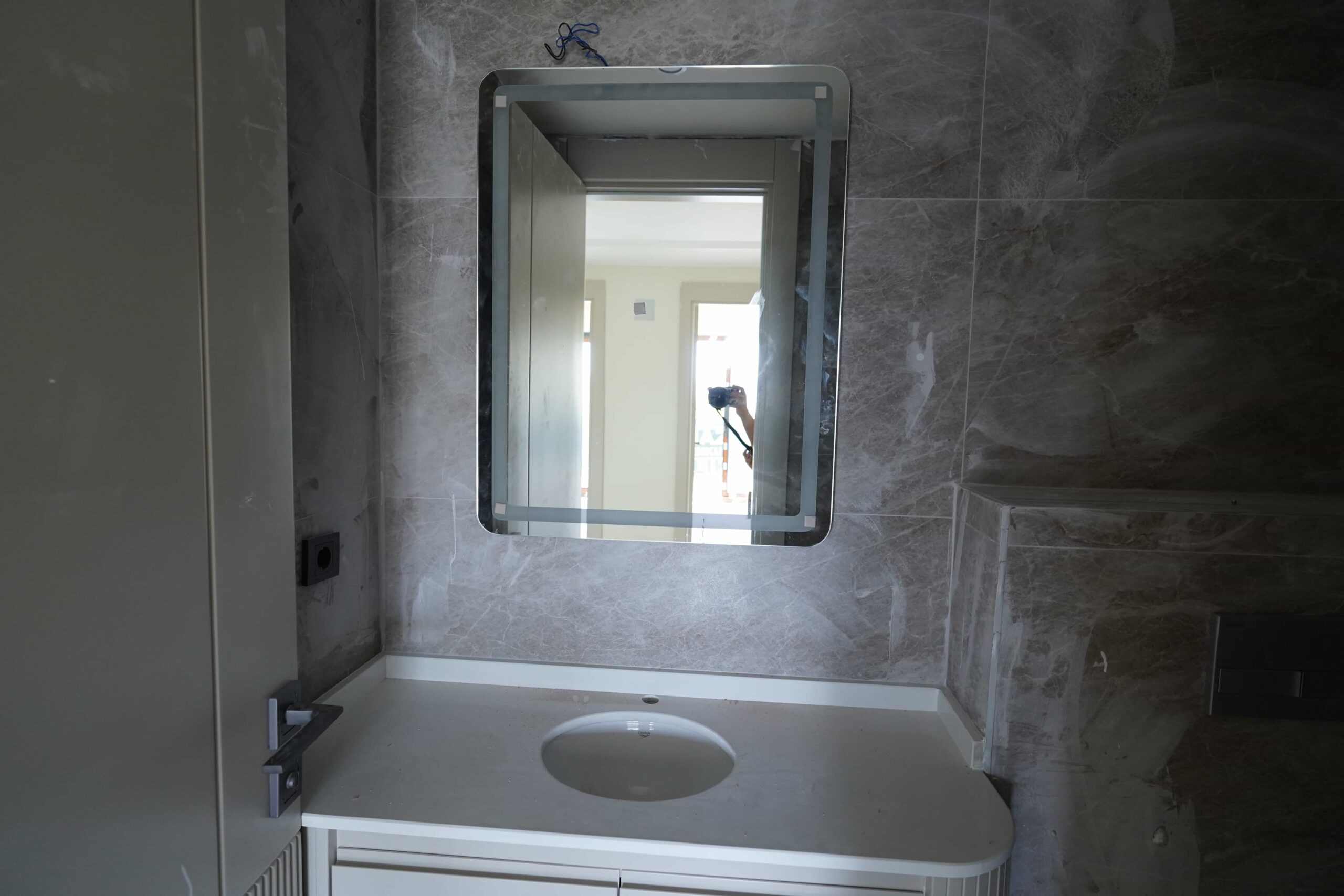 Erdemli Çeşmeli 2+1 Duplex Appartement met Terras in een Wooncomplex