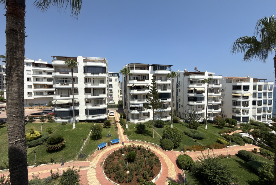 Mersin Erdemli Ayaş Denize Sıfır Club Alga Sitesi Satılık 3+1 Daire