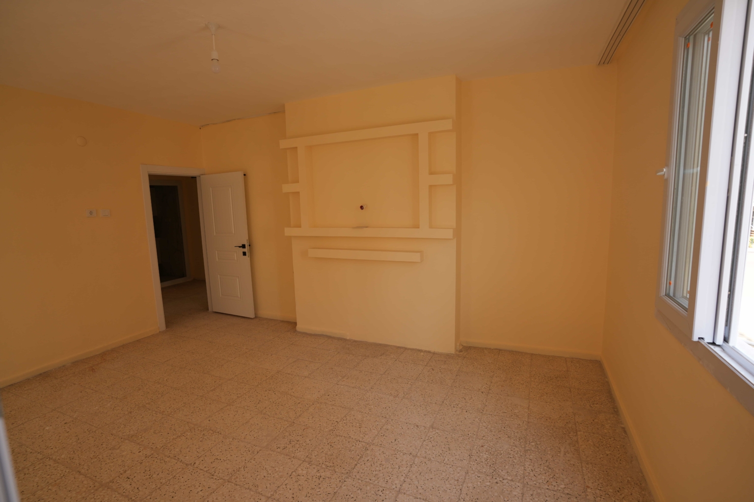 Mersin Erdemli Aşağı Alata Sahilde 3+1 Kiralık Bakımlı Daire