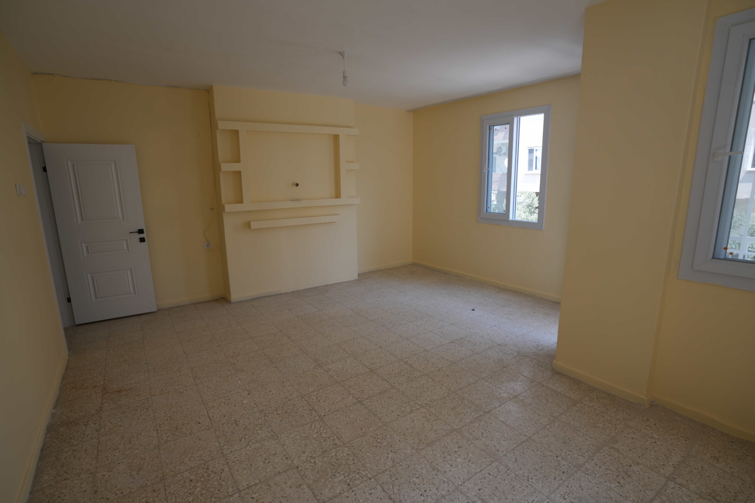 Mersin Erdemli Aşağı Alata Sahilde 3+1 Kiralık Bakımlı Daire