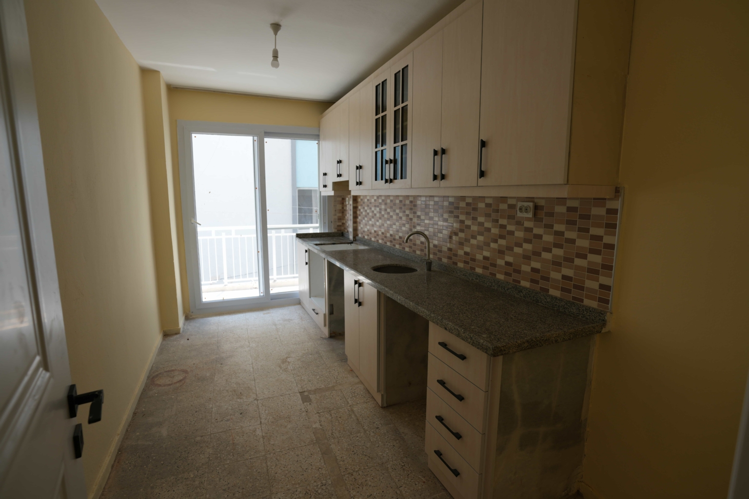 Mersin Erdemli Aşağı Alata Sahilde 3+1 Kiralık Bakımlı Daire