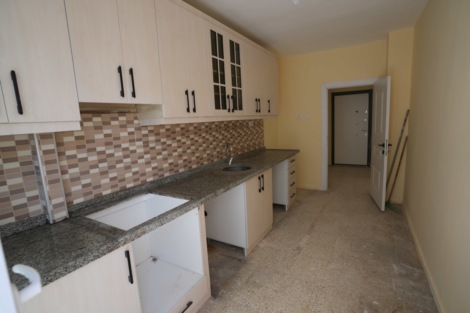 Mersin Erdemli Aşağı Alata Sahilde 3+1 Kiralık Bakımlı Daire