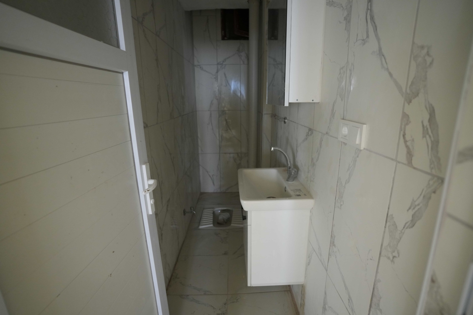 Mersin Erdemli Aşağı Alata Sahilde 3+1 Kiralık Bakımlı Daire