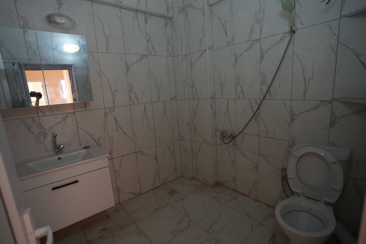 Mersin Erdemli Aşağı Alata Sahilde 3+1 Kiralık Bakımlı Daire