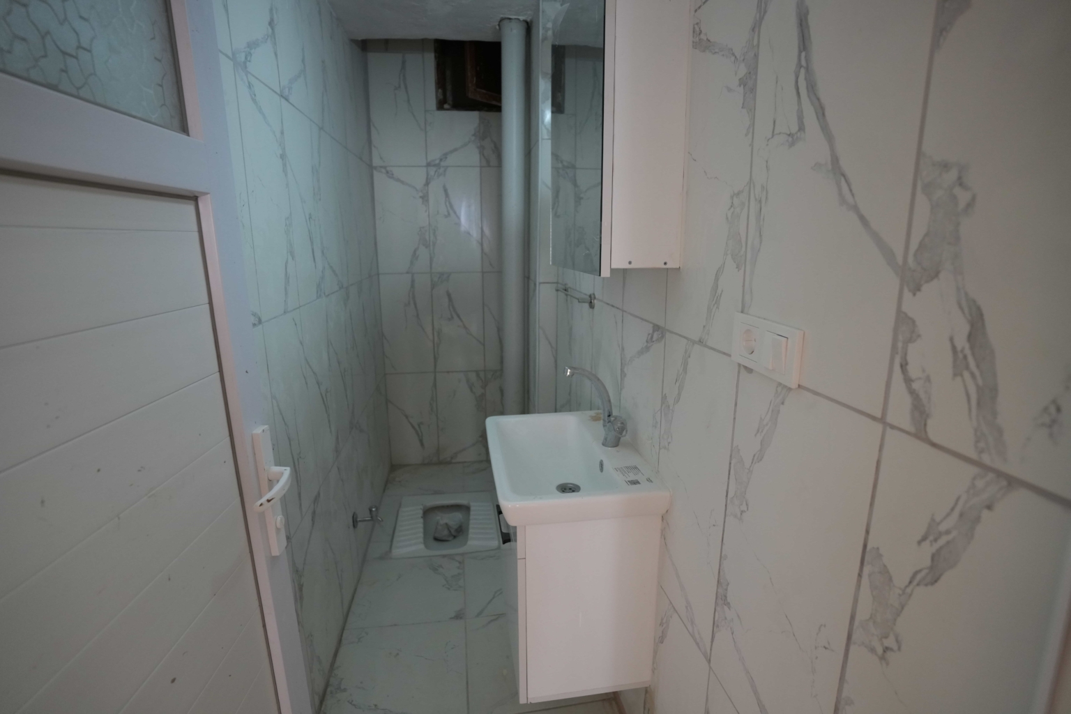 Mersin Erdemli Aşağı Alata Sahilde 3+1 Kiralık Bakımlı Daire