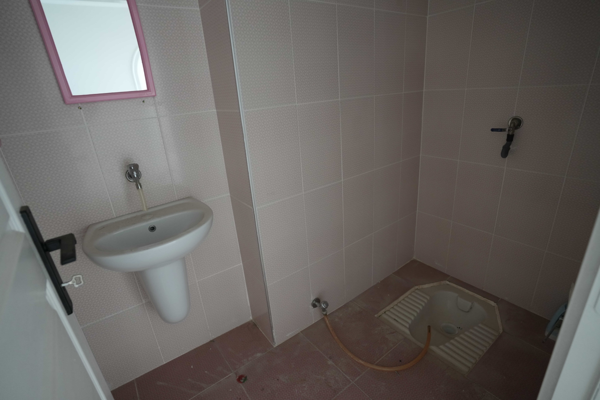 VIP01774 Mersin Erdemli Tırtar Elbiz Tatil Sitesi Denize Sıfır 2+1 Yıllık Kiralık Daire