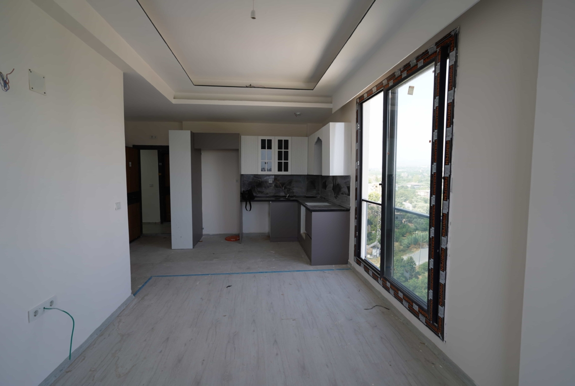 Mersin Erdemli Çeşmeli Otoban Çıkışında Satılık 2+1 Köşe Daire