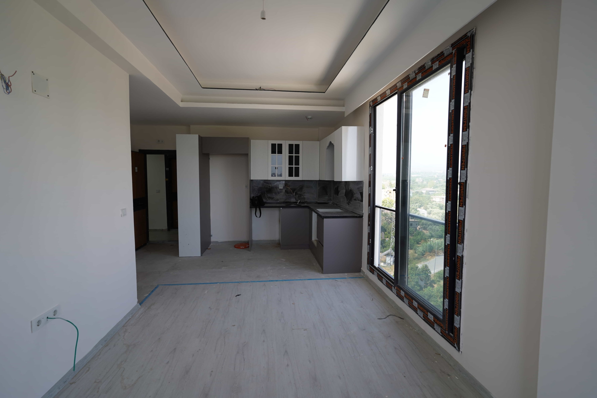 VIP09473 Mersin Erdemli Çeşmeli Otoban Çıkışında Satılık 2+1 Köşe Daire