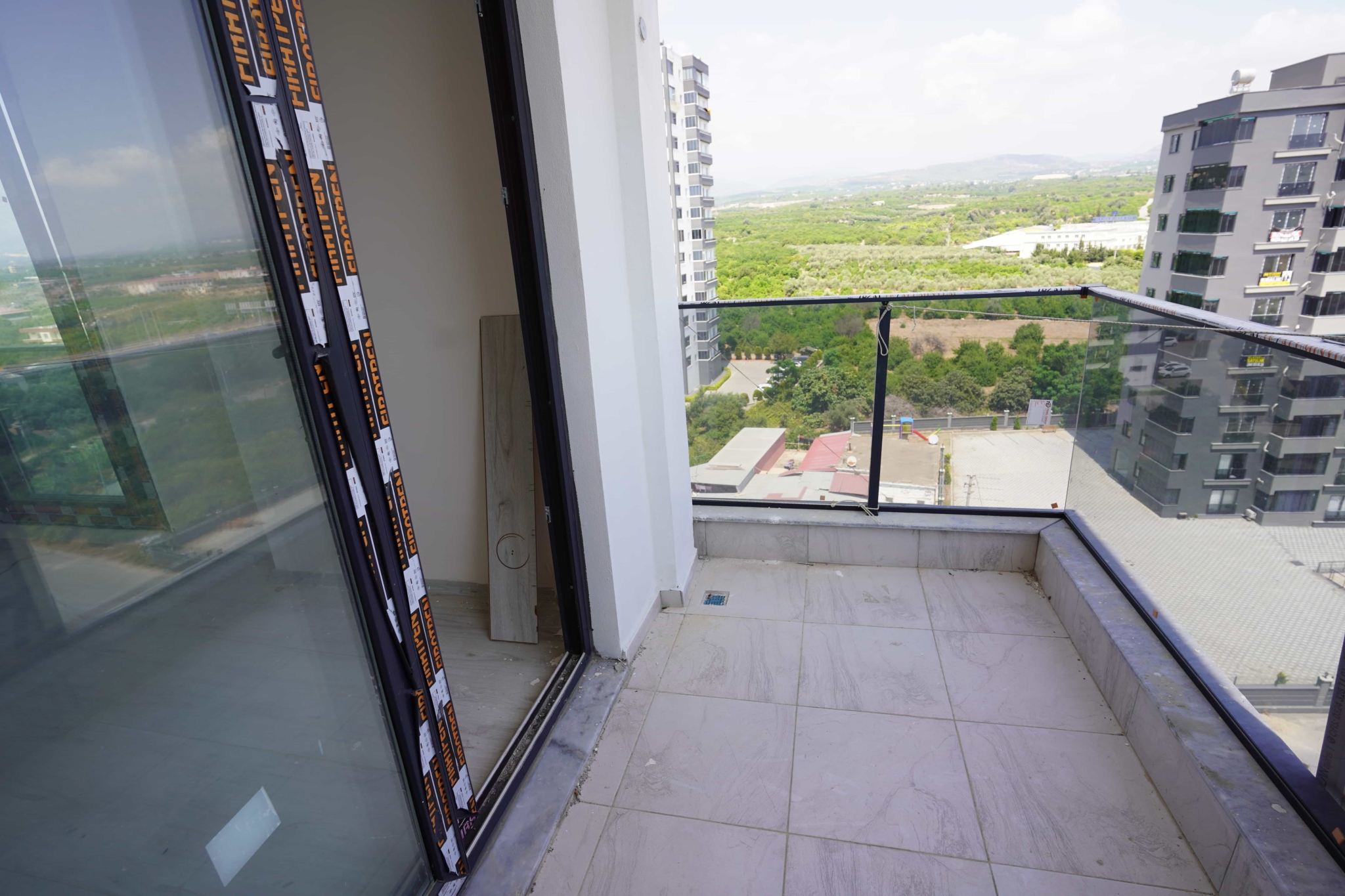 VIP09481 Mersin Erdemli Çeşmeli Otoban Çıkışında Satılık 2+1 Köşe Daire
