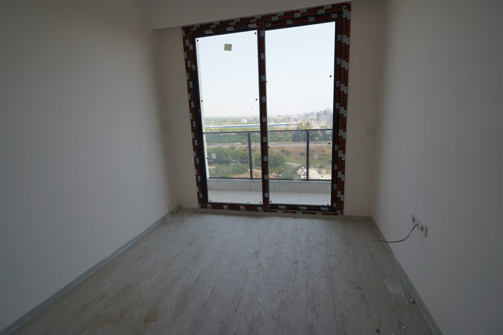 VIP09483 Mersin Erdemli Çeşmeli Otoban Çıkışında Satılık 2+1 Köşe Daire