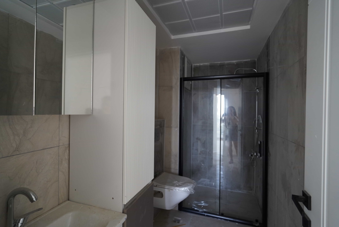 Mersin Erdemli Çeşmeli Otoban Çıkışında Satılık 2+1 Köşe Daire
