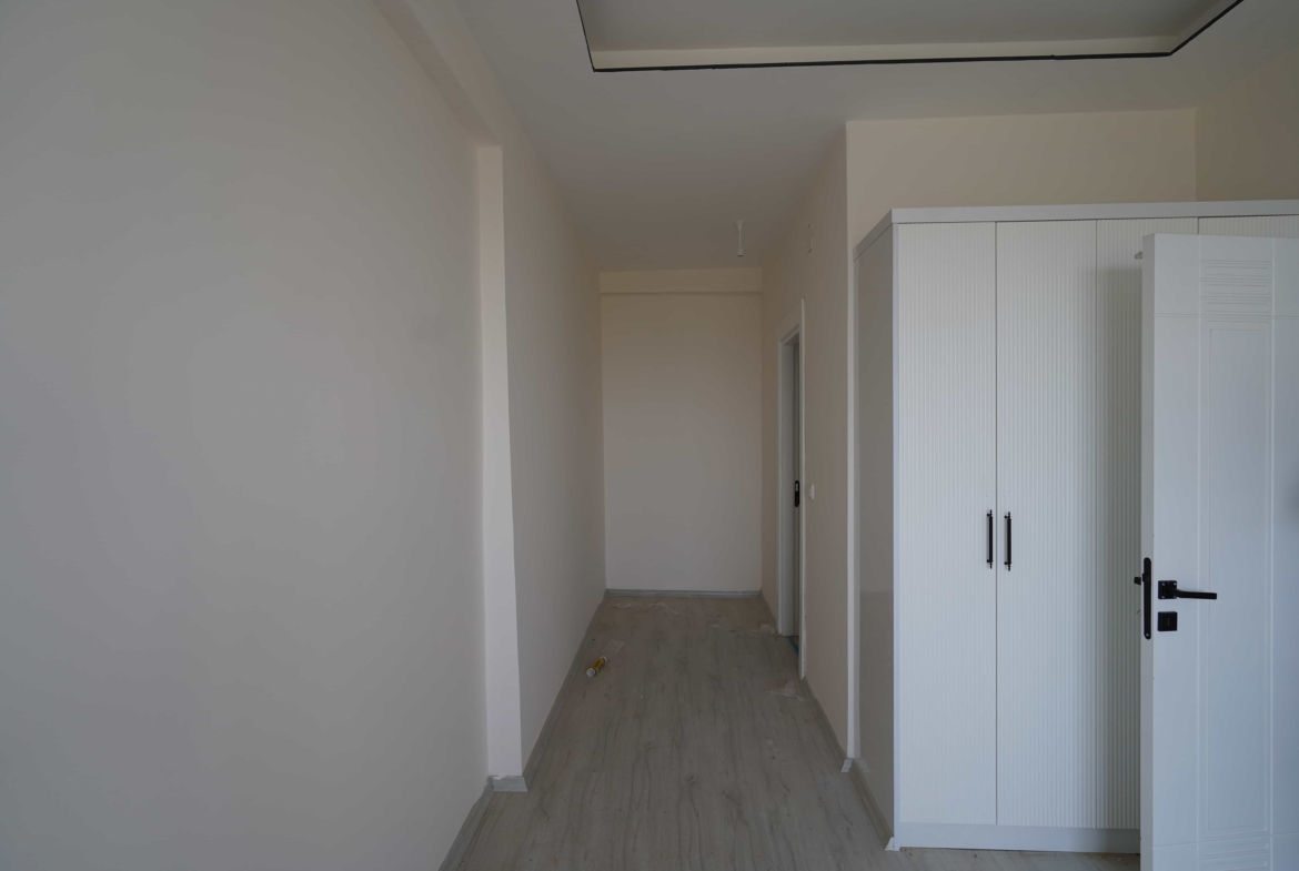 Mersin Erdemli Çeşmeli Otoban Çıkışında Satılık 2+1 Köşe Daire