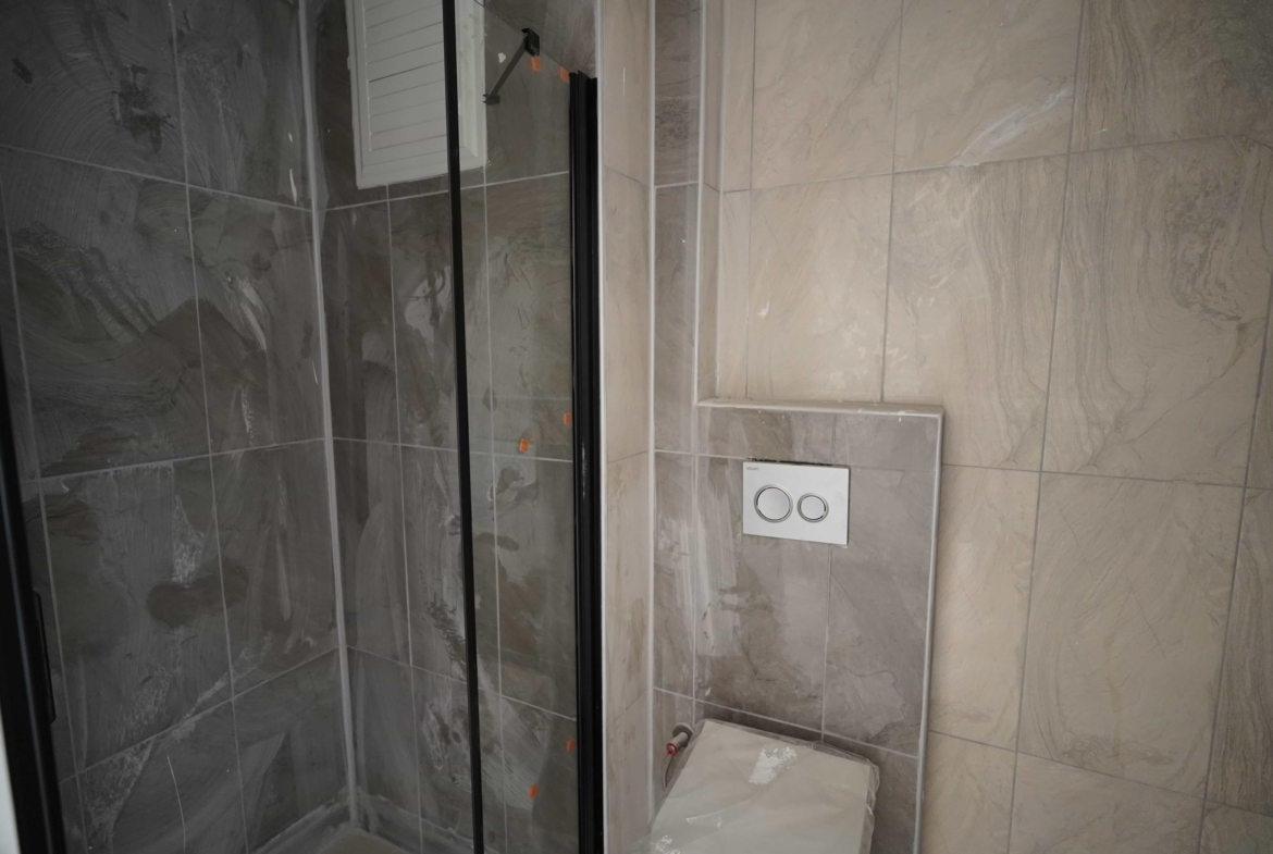 Mersin Erdemli Çeşmeli Otoban Çıkışında Satılık 2+1 Köşe Daire