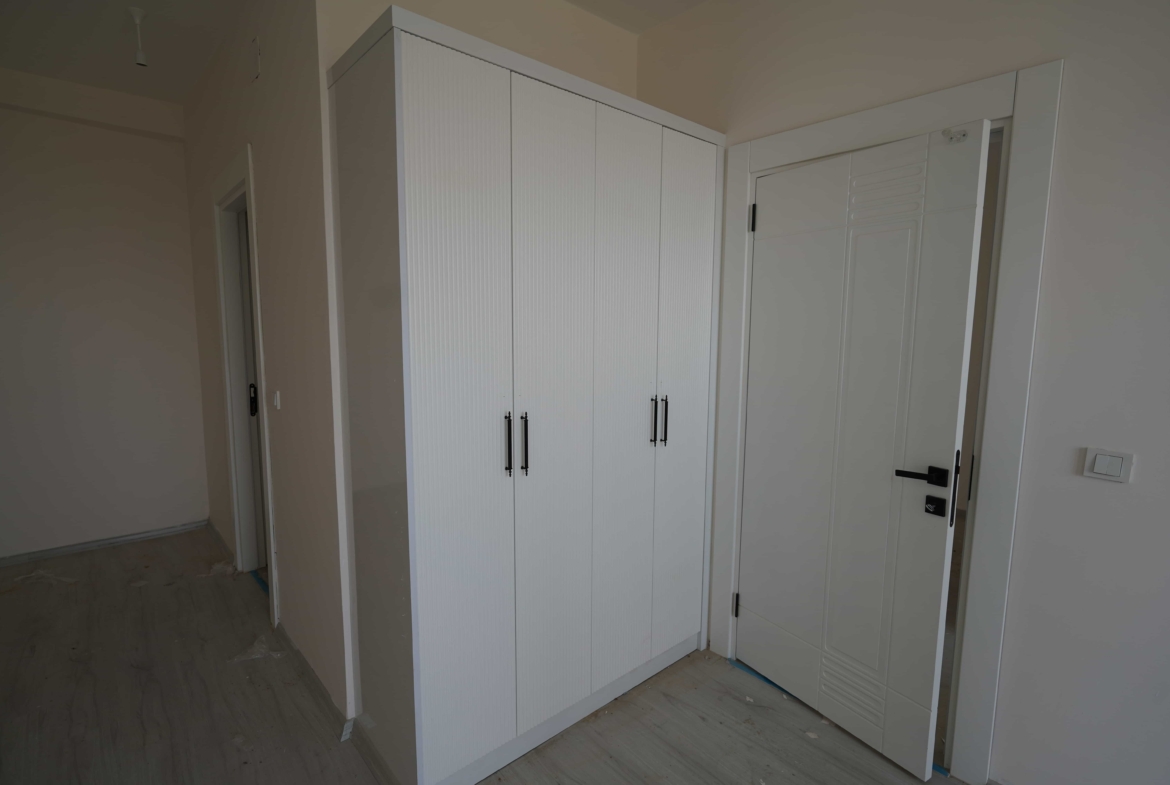 Mersin Erdemli Çeşmeli Otoban Çıkışında Satılık 2+1 Köşe Daire
