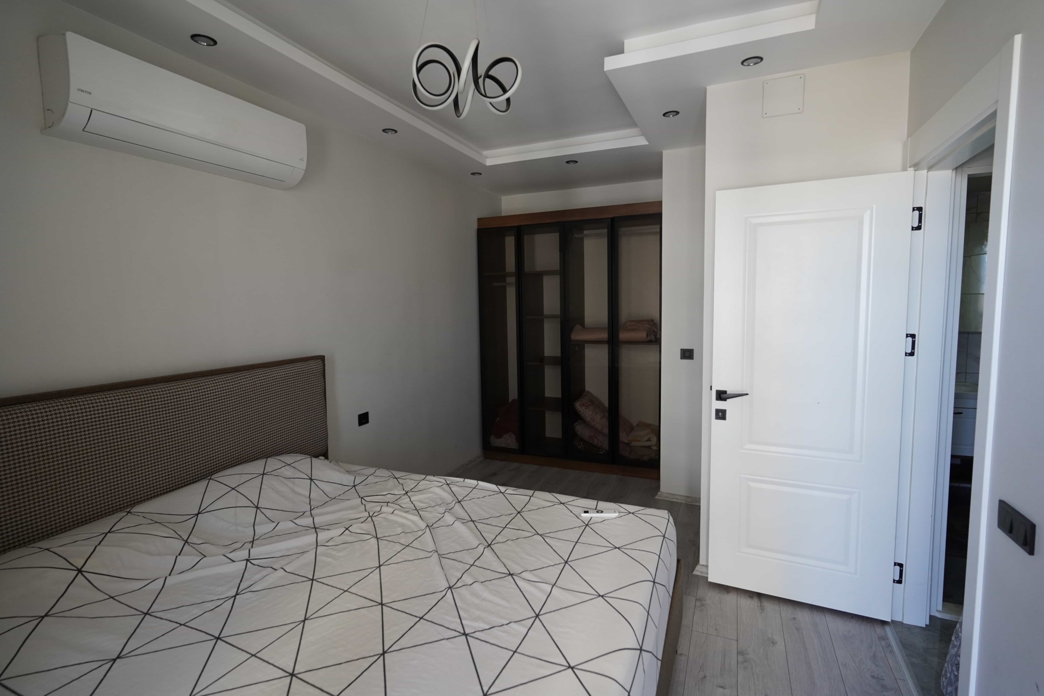 VIP09639 Mersin Tömük Alioğlu Lavinya 2 Bağımsız Mutfak Eşyalı 1+1 Daire