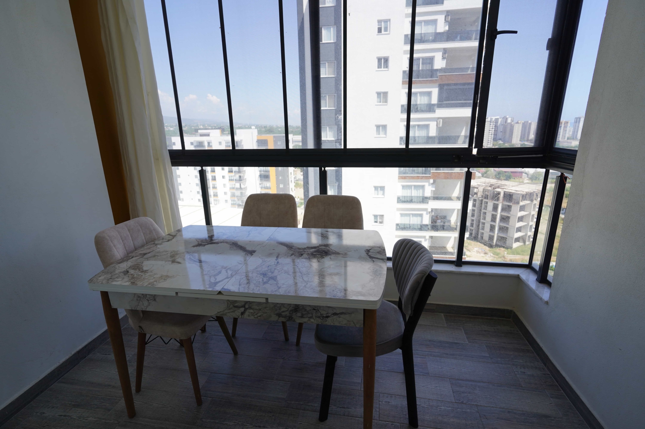 VIP09652 Mersin Tömük Alioğlu Lavinya 2 Bağımsız Mutfak Eşyalı 1+1 Daire