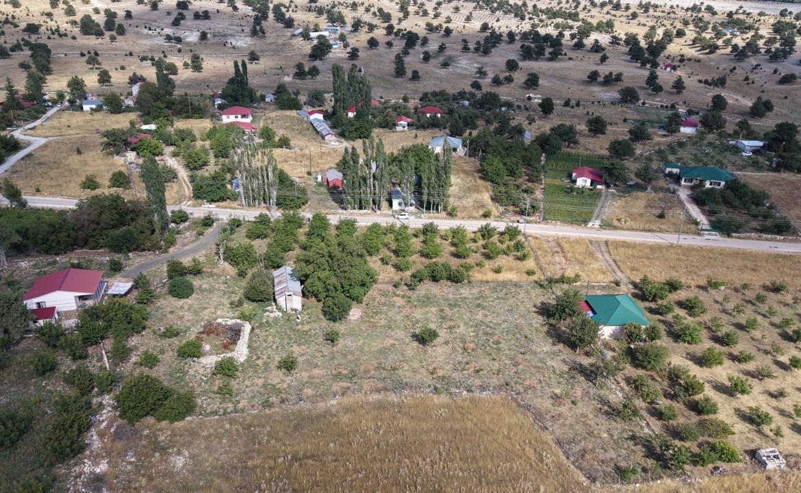 MERSİN ERDEMLİ AKPINAR YAYLASINDA SATILIK TARLA