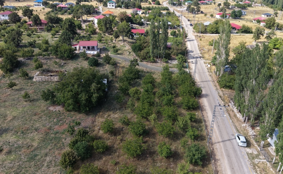 MERSİN ERDEMLİ AKPINAR YAYLASINDA SATILIK TARLA