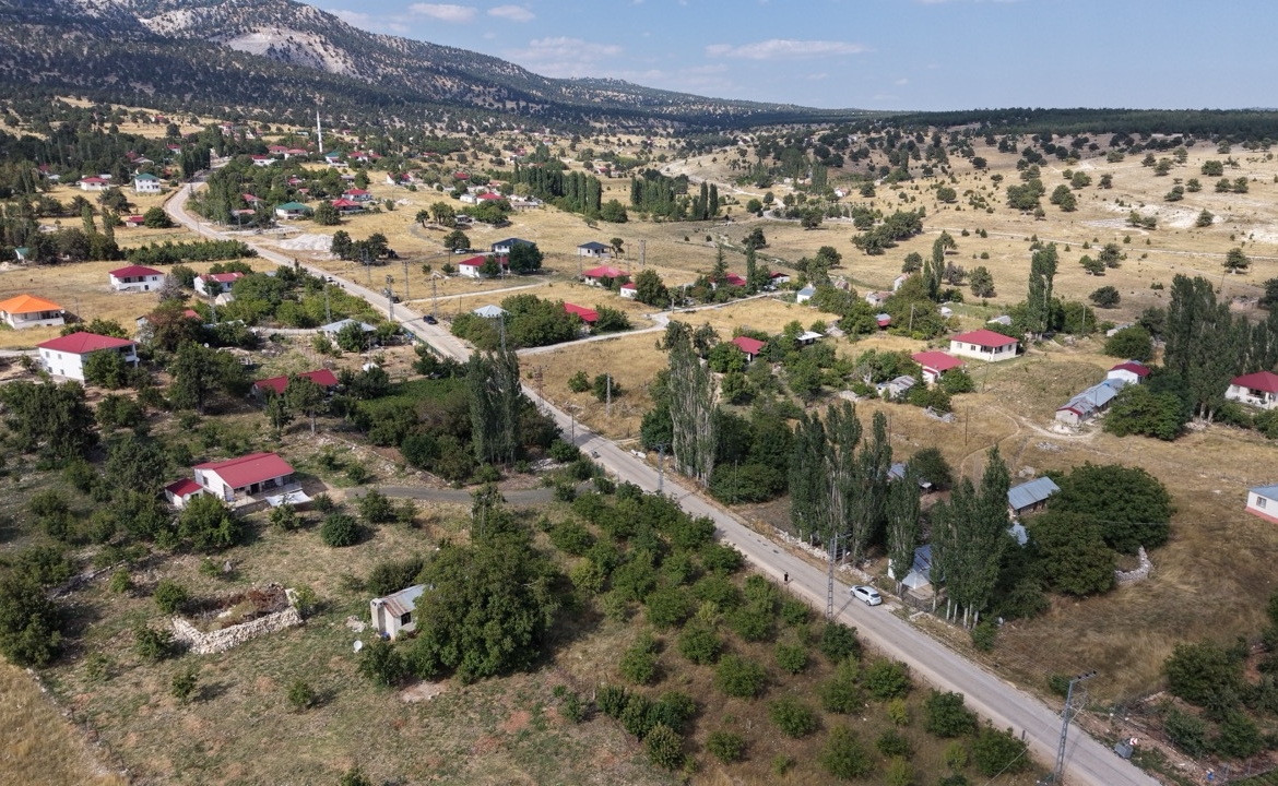 MERSİN ERDEMLİ AKPINAR YAYLASINDA SATILIK TARLA