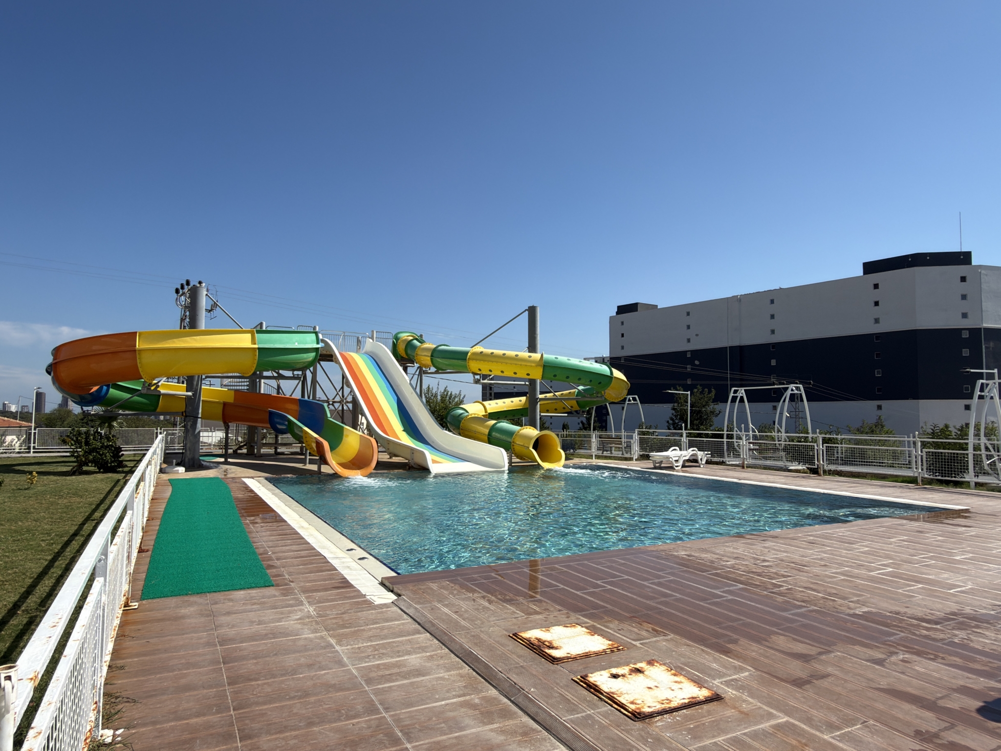 IMG_8411 Mersin Erdemli Ayaş Asia Tatil Köyü Yatay Mimari Satılık Eşyalı 2+1 Daire