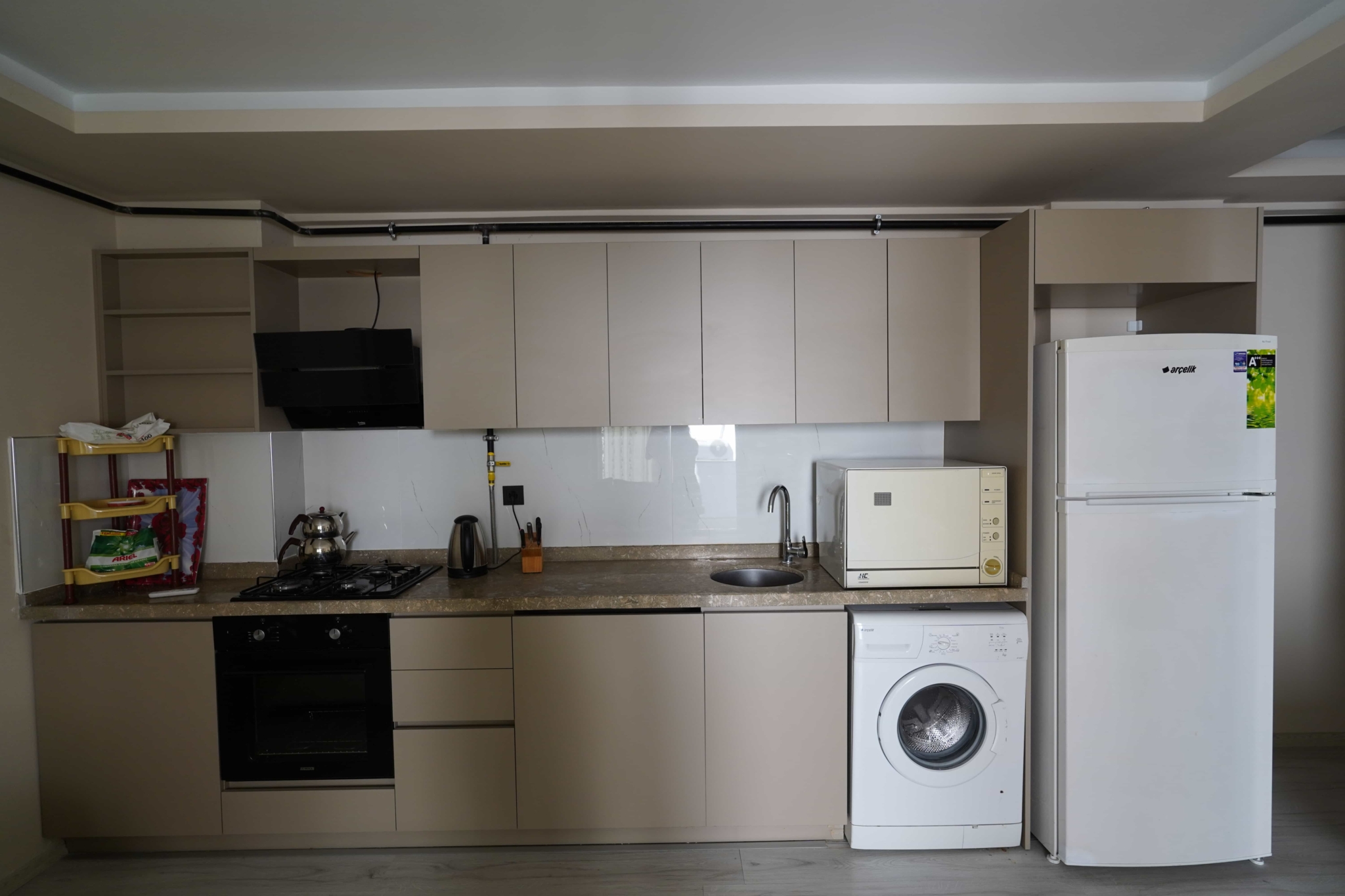VIP09689 Mersin Erdemli Merkez Denize Yakın Eşyalı 1+1 kiralık Daire