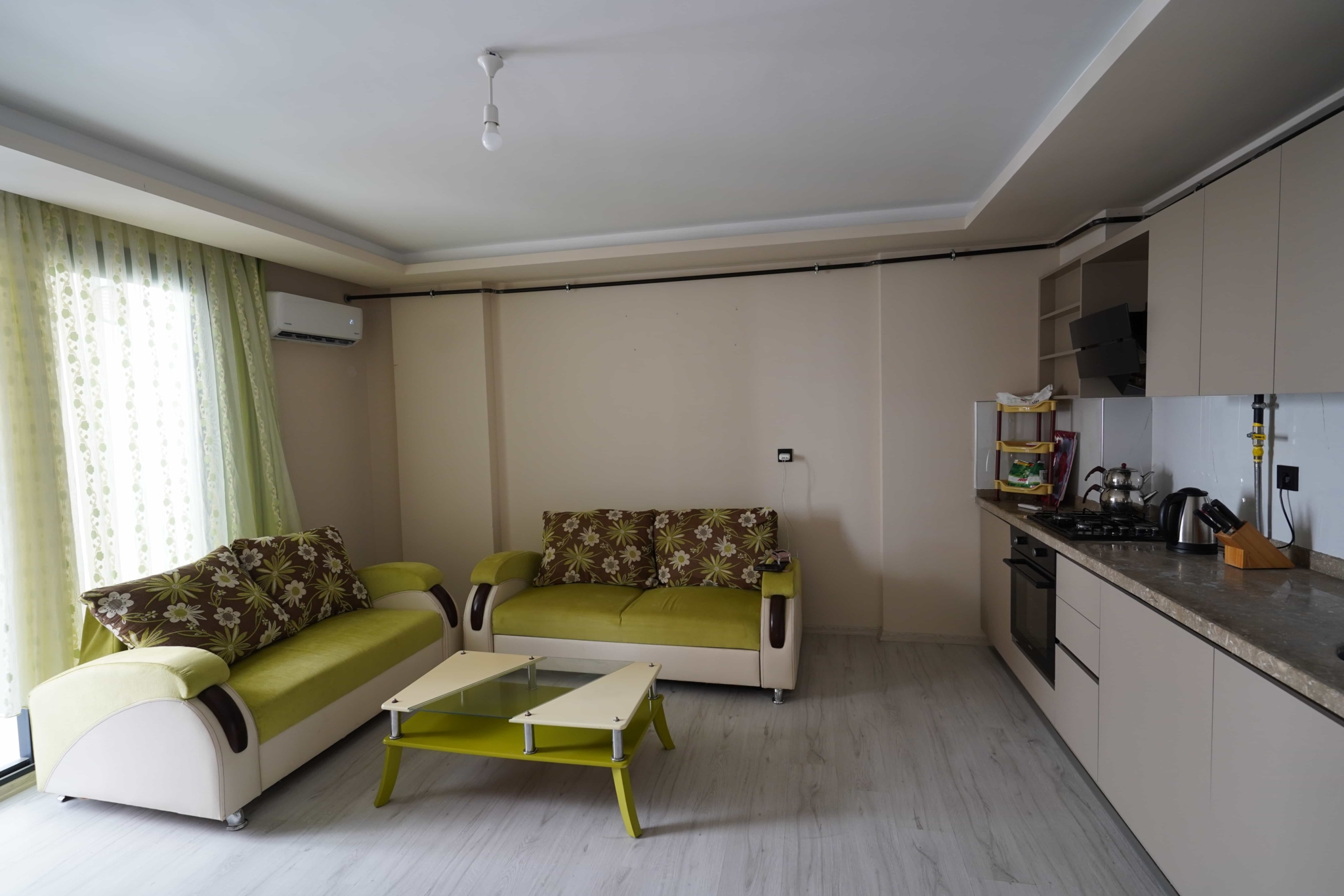 VIP09692 Mersin Erdemli Merkez Denize Yakın Eşyalı 1+1 kiralık Daire