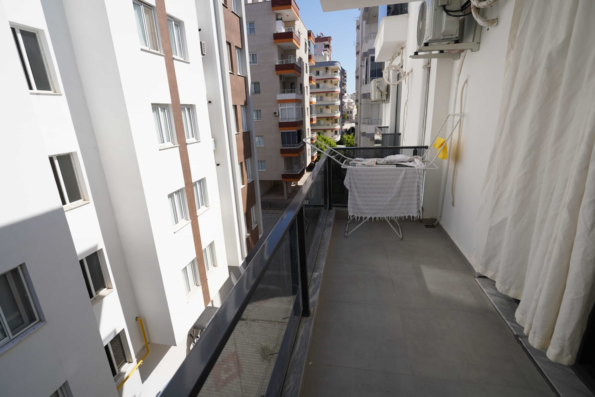 VIP09696 Mersin Erdemli Merkez Denize Yakın Eşyalı 1+1 kiralık Daire