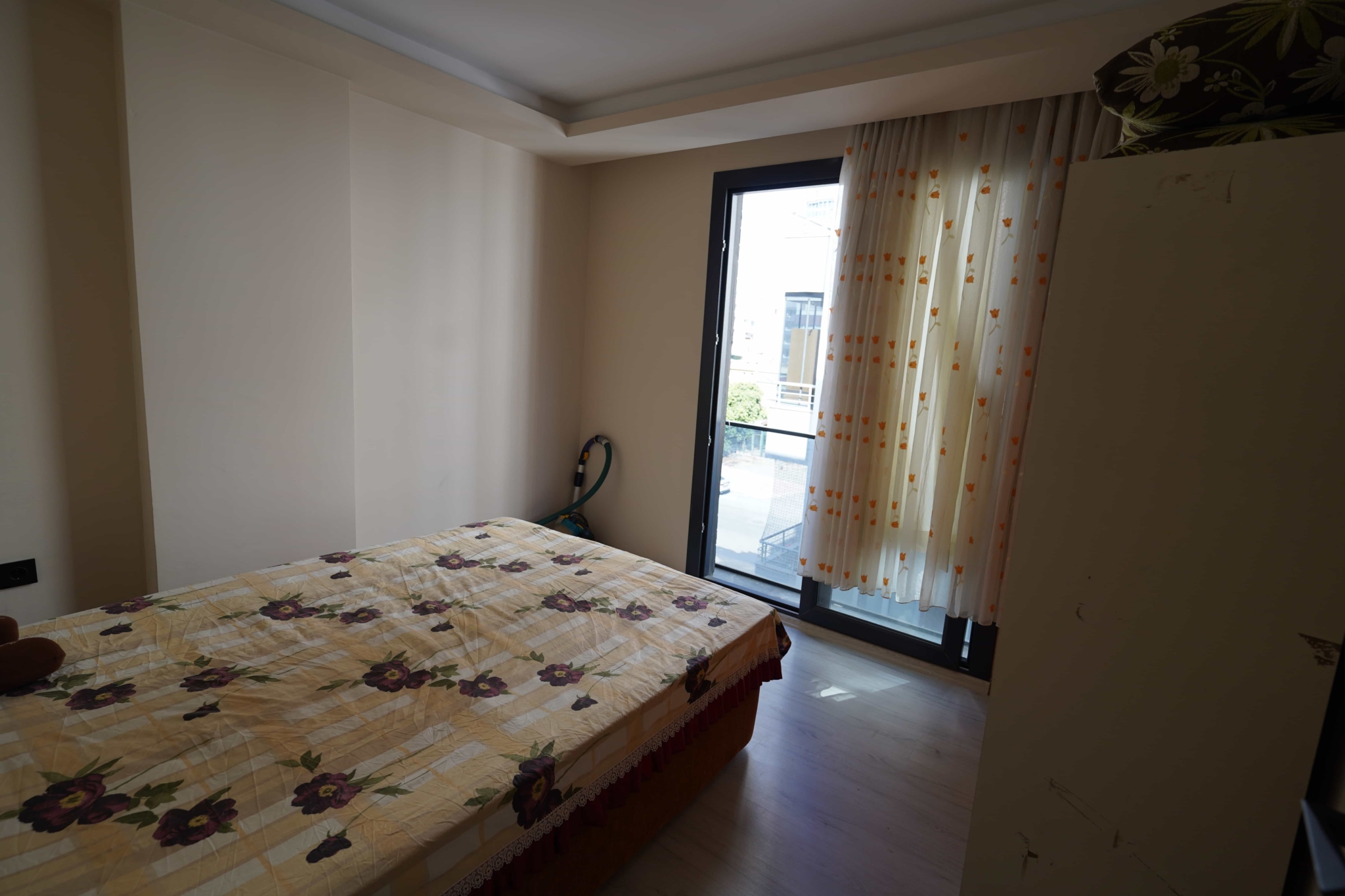VIP09702 Mersin Erdemli Merkez Denize Yakın Eşyalı 1+1 kiralık Daire