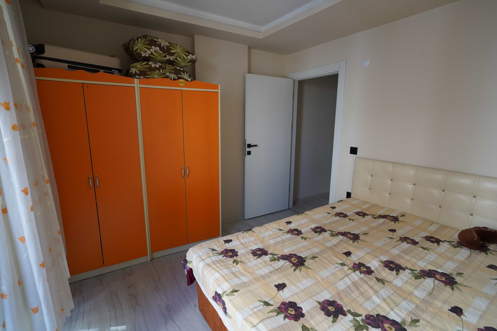VIP09704 Mersin Erdemli Merkez Denize Yakın Eşyalı 1+1 kiralık Daire