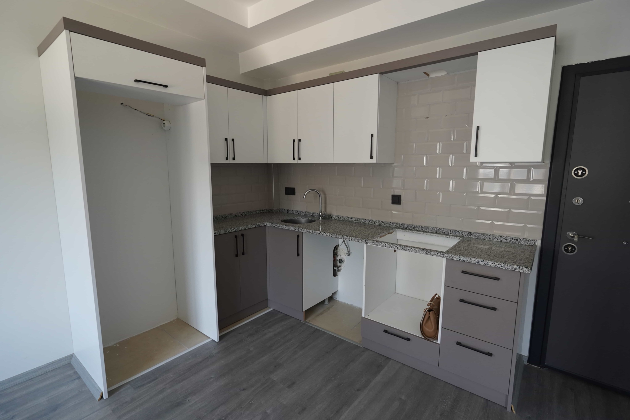 VIP09798 Mersin Erdemli Limonlu Metab Plus Sitesi 1+1 Fırsat Daire