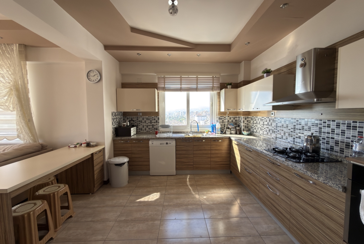 Mersin Erdemli Denize Sıfır Alatapark Sitesi Eşyalı Satılık 4+1 Ön Blok Daire