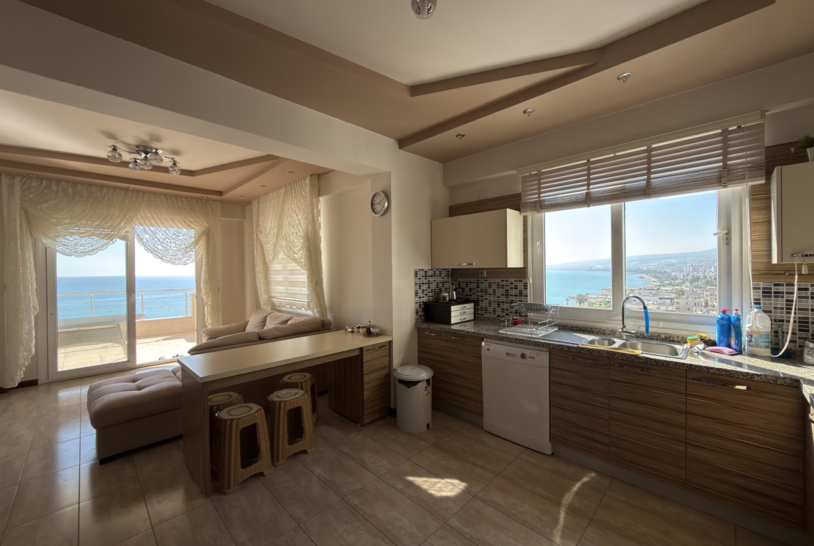 Mersin Erdemli Denize Sıfır Alatapark Sitesi Eşyalı Satılık 4+1 Ön Blok Daire