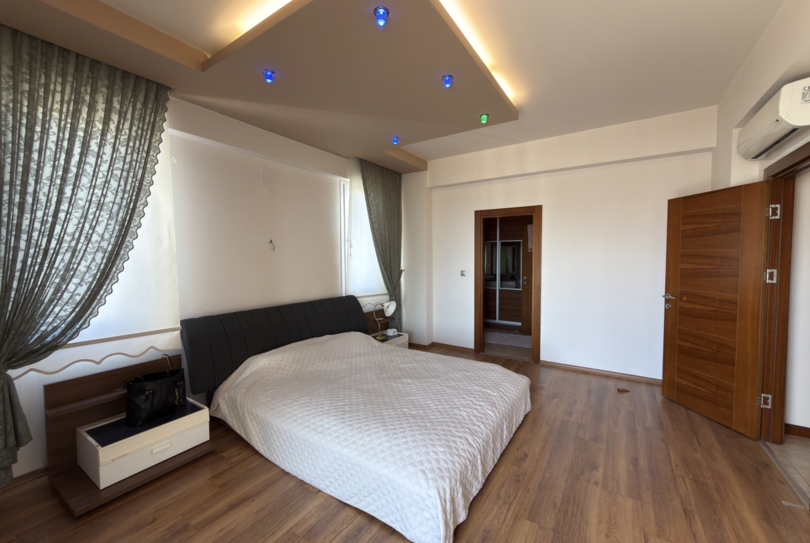 Mersin Erdemli Denize Sıfır Alatapark Sitesi Eşyalı Satılık 4+1 Ön Blok Daire