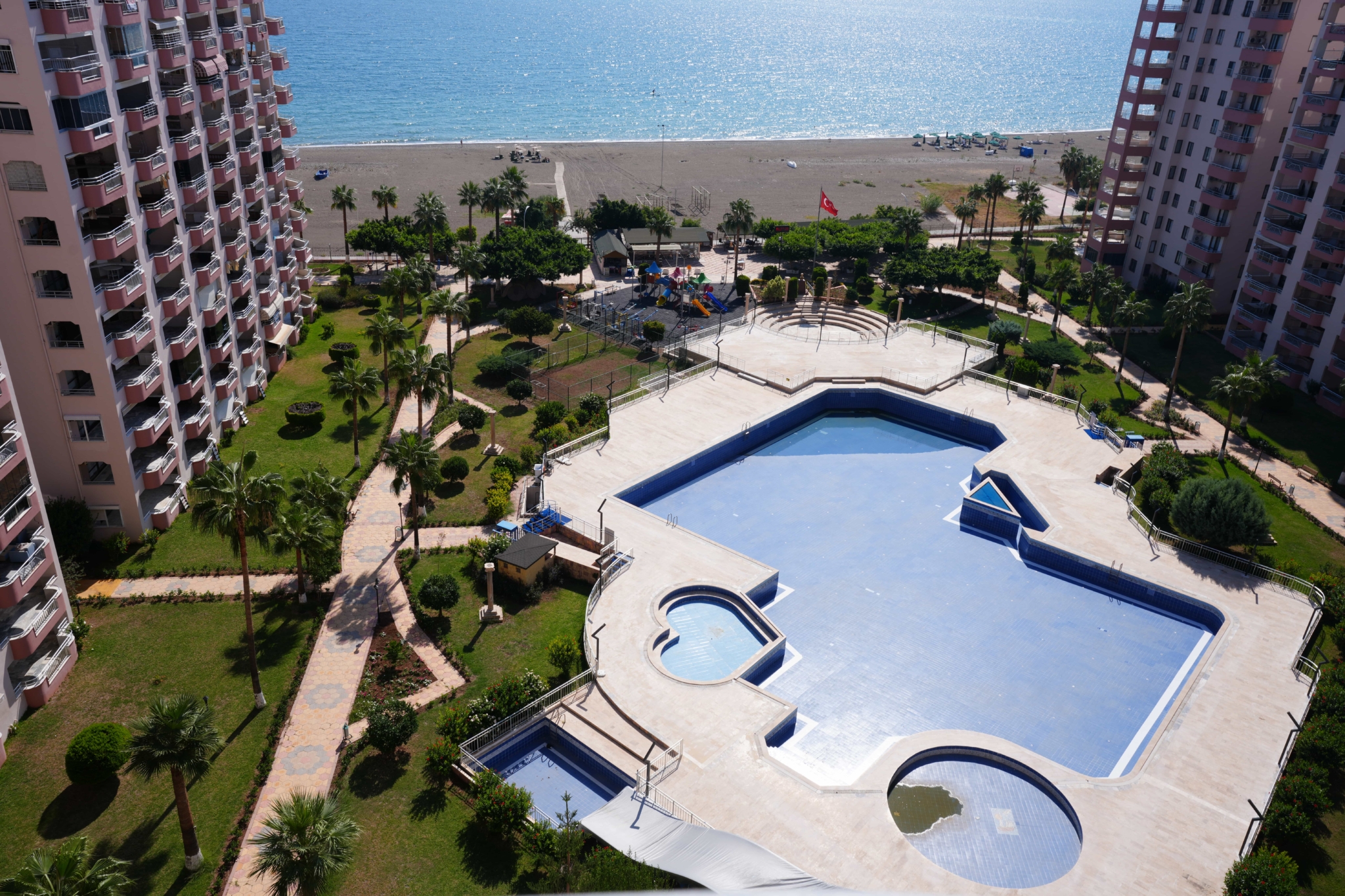 VIP02012 Luxuriöse, gepflegte 2+1-Wohnung zum Verkauf in der Anlage Altunören 2, Çeşmeli (Mersin)