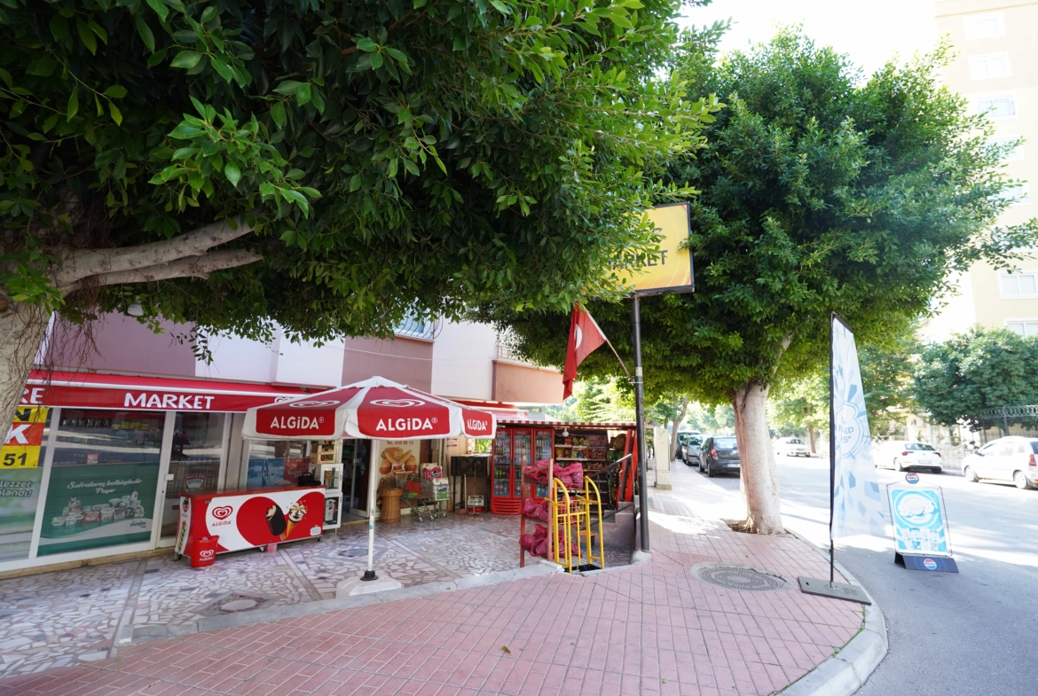 Mersin Mezitli Anayola Yakın Köşebaşında Devren Kiralık Market