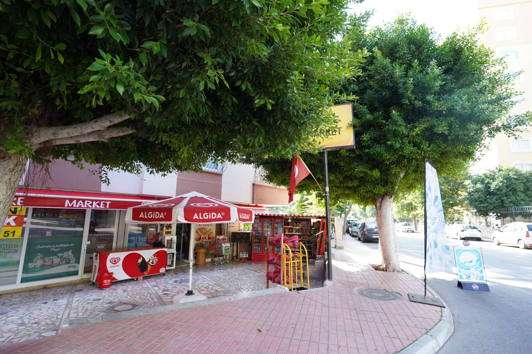 VIP09900 Mersin Mezitli Anayola Yakın Köşebaşında Devren Kiralık Market