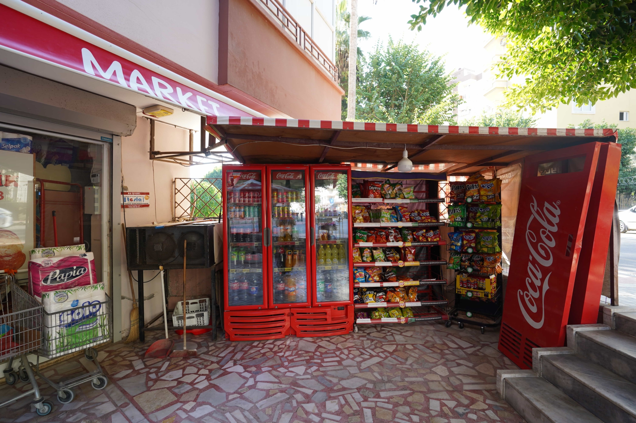 VIP09901 Mersin Mezitli Anayola Yakın Köşebaşında Devren Kiralık Market