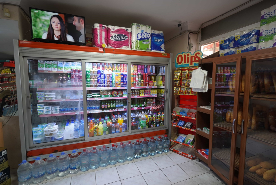 Mersin Mezitli Anayola Yakın Köşebaşında Devren Kiralık Market