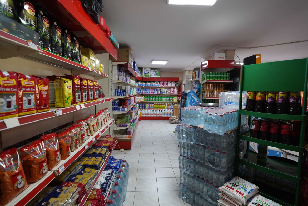 Mersin Mezitli Anayola Yakın Köşebaşında Devren Kiralık Market